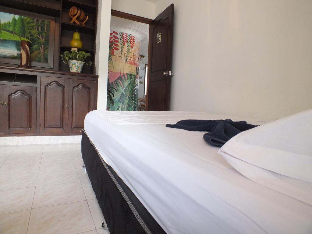 Hostal Casa Paraiso Medellín Rom bilde